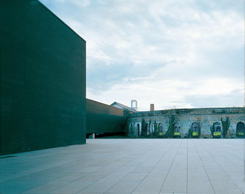 (c) Hélène Binet / AA Pierre Hebbelinck