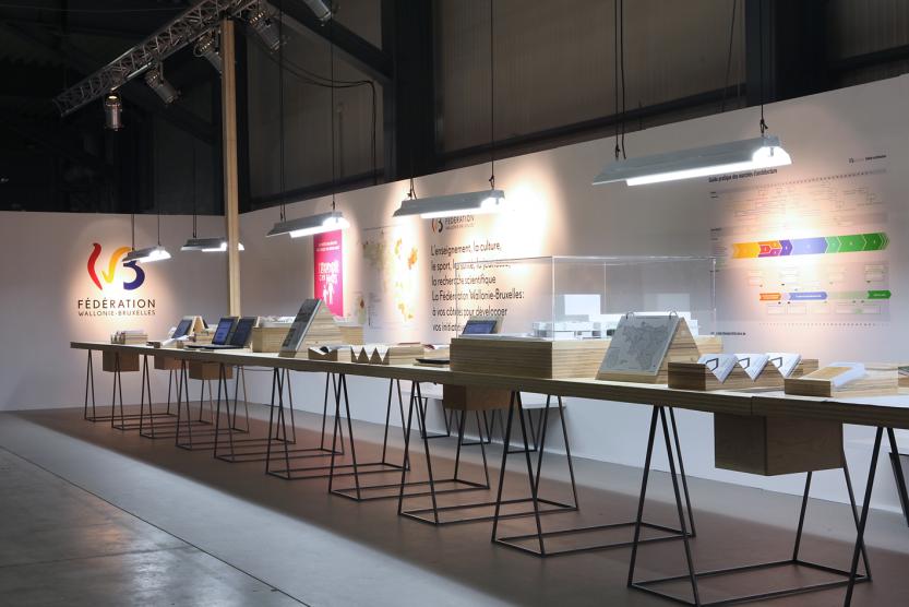Stand de la FWB - conception Sophie Dars / Bernard Dubois / Uberknackig