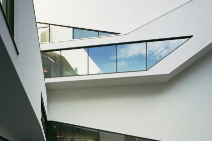 (c) Alain Janssens / V+